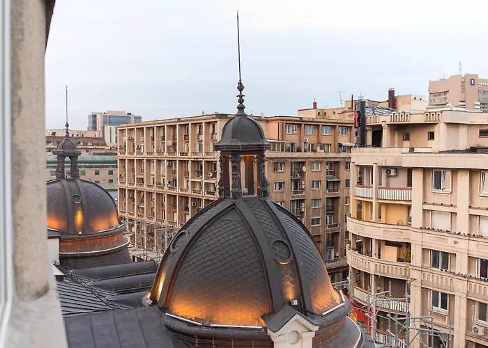 Royalty With Views On Calea Victoriei * Boekarest