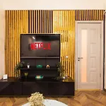 아파트 Royalty With Views On Calea Victoriei 부쿠레슈티