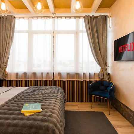 Apartment Royalty With Views On Calea Victoriei *