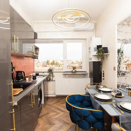 Daire Royalty With Views On Calea Victoriei *