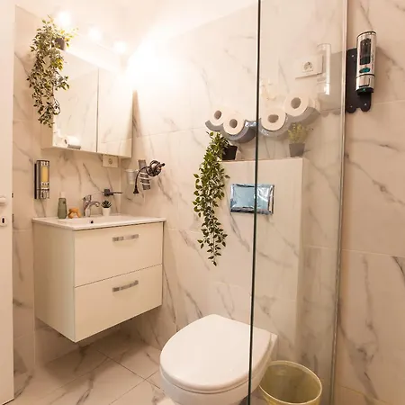 Royalty With Views On Calea Victoriei Bükreş