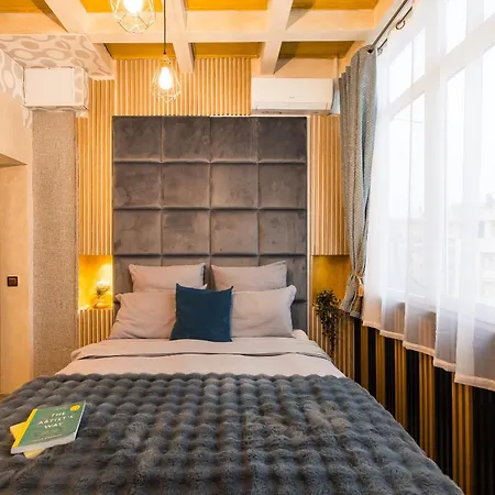 Royalty With Views On Calea Victoriei * בוקרשט