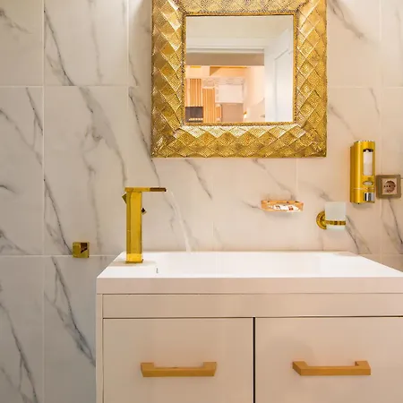 Daire Royalty With Views On Calea Victoriei *