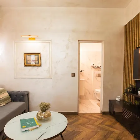 Daire Royalty With Views On Calea Victoriei Bükreş