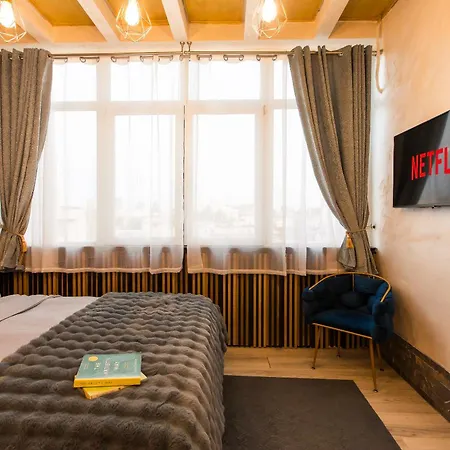 Apartment Royalty With Views On Calea Victoriei Bucharest