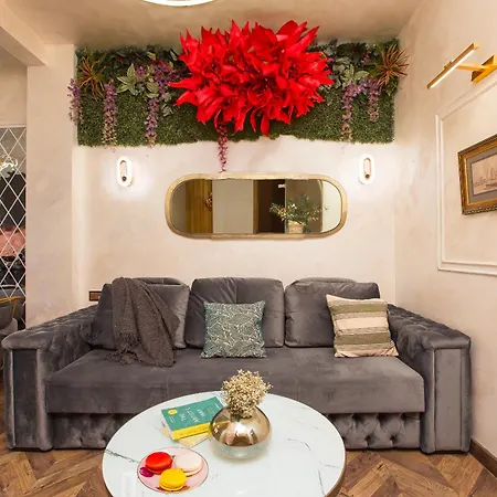 Apartment Royalty With Views On Calea Victoriei *