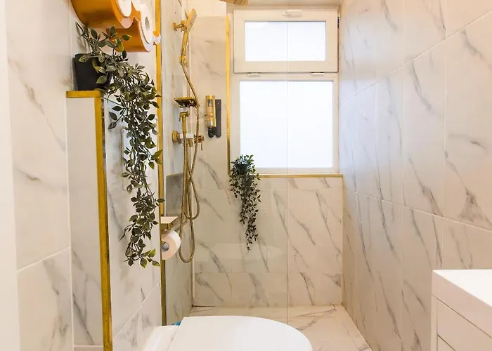 Royalty With Views On Calea Victoriei * Bukarest