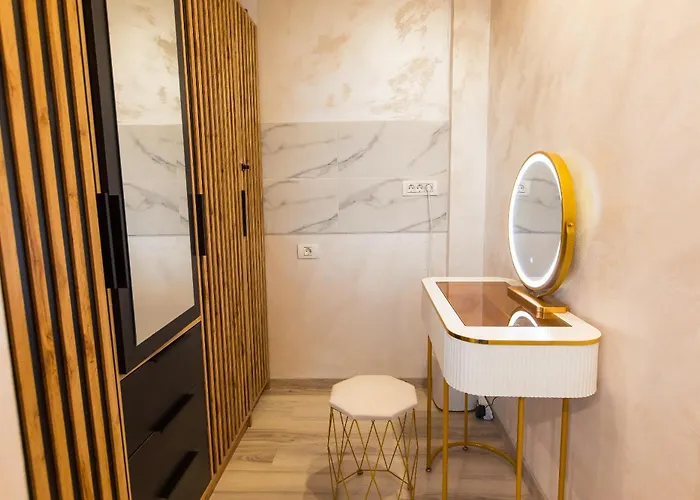 Royalty With Views On Calea Victoriei *