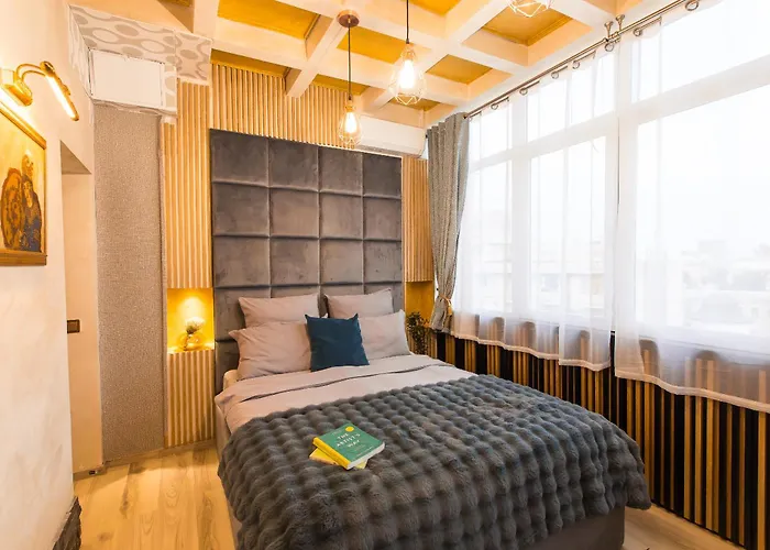 Royalty With Views On Calea Victoriei * Bucureşti