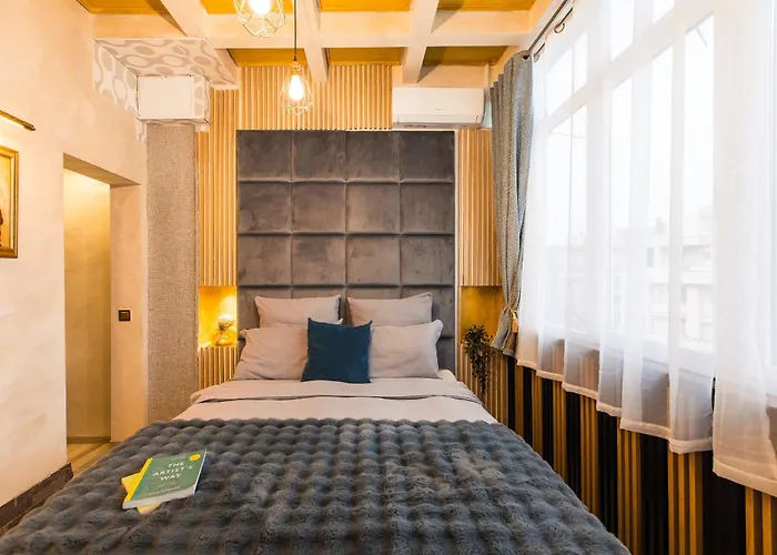 Royalty With Views On Calea Victoriei * Bukarest